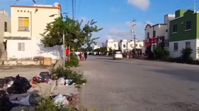 Al lugar llegaron elementos de la Policía Quintana Roo y una ambulancia para atender a la supuesta víctima