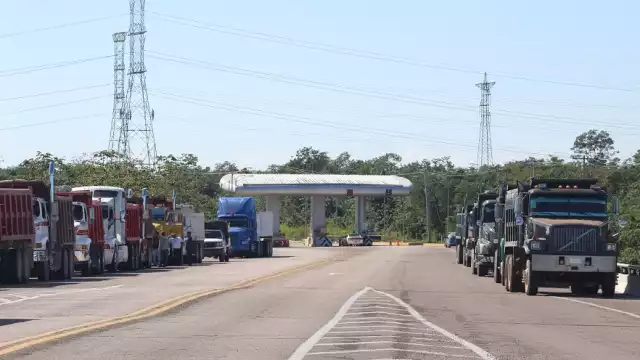 Las unidades pesadas se observan en la carretera