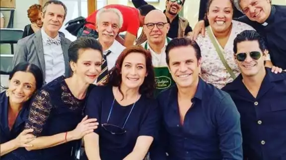 Una reconocida actriz se encuentra desesperada, tras el secuestro de uno de sus sobrinos, quien vive en Guatemala, donde se gana la vida como cantante Una reconocida actriz se encuentra desesperada, tras el secuestro de uno de sus sobrinos, quien vive en Guatemala, donde se gana la vida como cantante