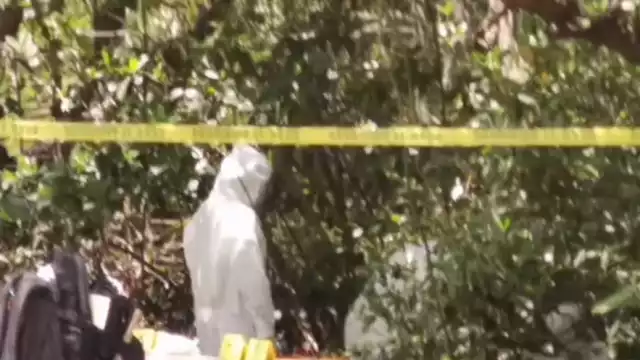 Elementos de la unidad forense llegaron al lugar para levantar los cuerpos
