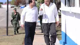 AMLO saludó a Mauricio Vila durante la inauguración del aeropuerto de Tulum