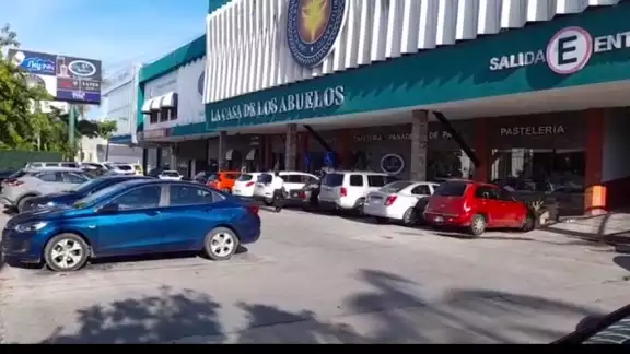 Al lugar llegaron elementos de la policía municipal para realizar las averiguaciones correspondientes