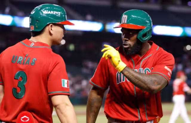 El jardinero se robó un cuadrangular en la quinta entrada para preservar la ventaja de México