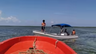 Marina rescata embarcación a punto de inundarse en Quintana Roo