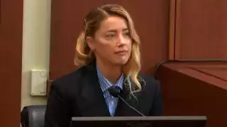 La actriz comenzó a llorar cuando empezó a hablar de la primera vez que Johnny Depp la violentó