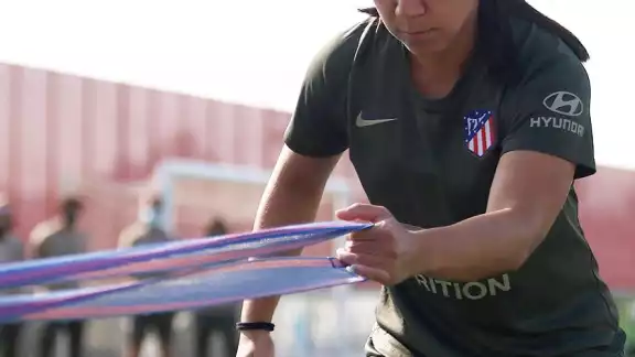 La futbolista será sometida a cirugía Foto: Twitter @CharlynCorral La futbolista será sometida a cirugía Foto: Twitter @CharlynCorral