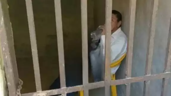 El hombre fue detenido debido a que va en contra de los usos y costumbres de la comunidad El hombre fue detenido debido a que va en contra de los usos y costumbres de la comunidad