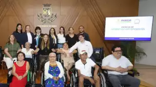 Cecilia Patrón y el Voluntariado de Mérida entregan sillas de ruedas a beneficiarios del DIF Municipal
