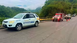 Trágico accidente en Ecuador: Autobús cae al río y deja 10 muertos