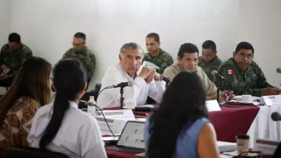 Adán Augusto López se reunió con constructores y sindicatos para avanzar en temas del Tren Maya Adán Augusto López se reunió con constructores y sindicatos para avanzar en temas del Tren Maya