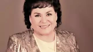 Los fans de Carmen Salinas y los medios de comunicación continúan pendientes de la salud de la actriz, luego de que hoy se dio a conocer de que sería sometida a una traqueostomía y a una gastrostomía