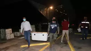 El Secretario de Salud del estado recibió las vacunas