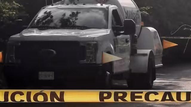 El camión del gas LP fue interceptado cuando iba por la carretera Saba-Tihosuco. Foto: Por Esto!