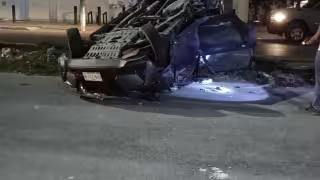 Conductor presuntamente ebrio vuelca en la Región 234 de Cancún y se da a la fuga