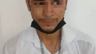 Al realizarle una inspección de seguridad se le encontró entre sus pertenencias 8 cigarros con vegetal verde similar a la marihuana