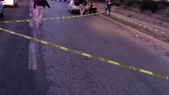 La Secretaría de Seguridad Pública de San Luis Potosí ayudaron a varios automovilistas afectados por ponchallantas tirados en la carretera