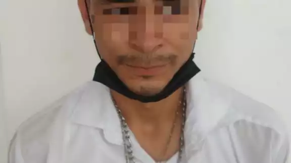 Al realizarle una inspección de seguridad se le encontró entre sus pertenencias 8 cigarros con vegetal verde similar a la marihuana Al realizarle una inspección de seguridad se le encontró entre sus pertenencias 8 cigarros con vegetal verde similar a la marihuana