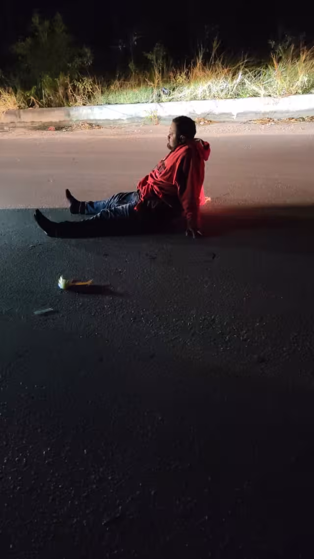 Choque entre motocicleta y automóvil deja un lesionado en el fraccionamiento Galaxias