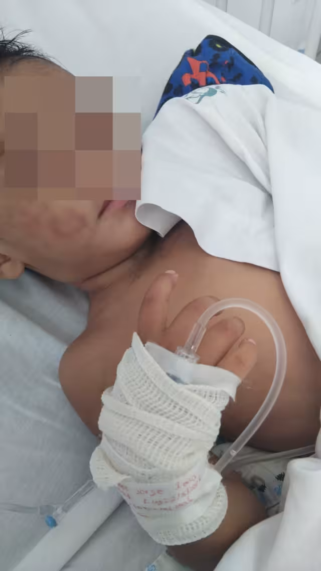 El menor se encuentra hospitalizado por la golpiza que recibió.