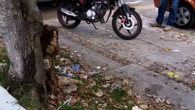 Pese a que el IMSS se encuentra a menos de 100 metros, el servicio de emergencias canalizó al Grupo Rino para atender al hombre