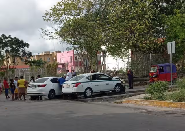 Dos jóvenes fueron detenidos en la colonia Cumbres durante una revisión policiaca.