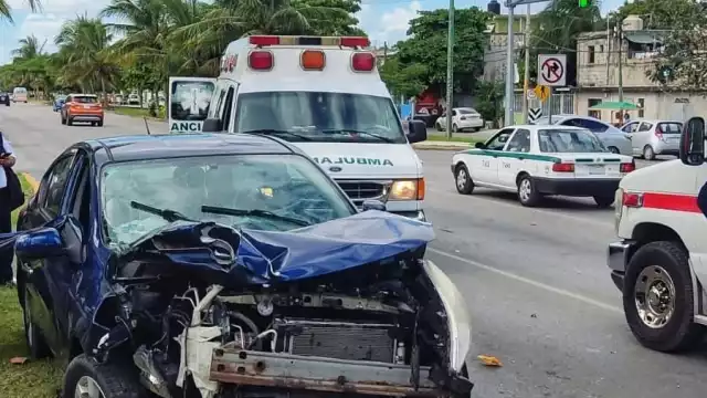 A consecuencia del fuerte impacto, la mujer resultó con severos golpes en varias partes del cuerpo