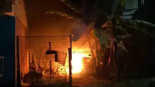 El dueño de la casa llegó horas más tarde, cuando las llamas se habían controlado