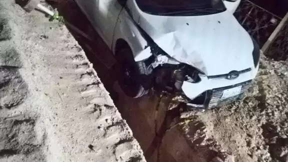 La conductora, en estado de ebriedad, fue trasladada a la FGE, ya que no podía decir ni su nombre La conductora, en estado de ebriedad, fue trasladada a la FGE, ya que no podía decir ni su nombre