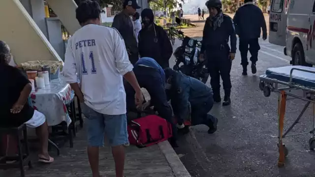 Un hombre sufrió una posible fractura en la pierna tras caer de una banqueta en La Presumida.