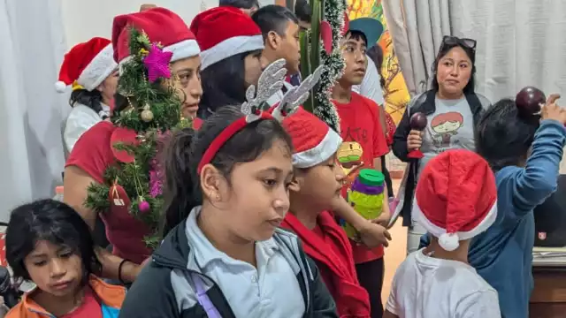 Los niños interpretaron villancicos por las próximas fiestas navideñas