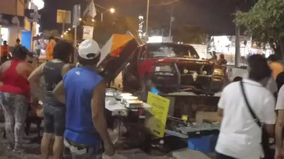 Vecinos de la zona salieron a auxiliar a los heridos tras el terrible accidente