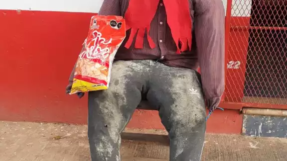 Los adultos también deben estar pendientes de la quema de esos viejos por los muchachos Los adultos también deben estar pendientes de la quema de esos viejos por los muchachos