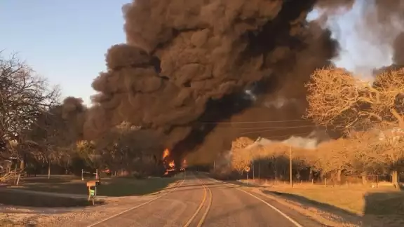Tren y camión se accidentaron en Texas Tren y camión se accidentaron en Texas