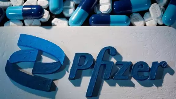 Este tratamiento antiviral, que se administra por vía oral, se comercializa como Paxlovid. Este tratamiento antiviral, que se administra por vía oral, se comercializa como Paxlovid.