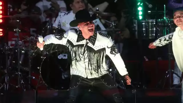 Eduin Caz responde con polémico mensaje a los abucheos que recibió en partido de NFL