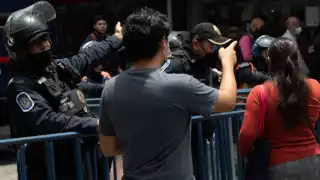 Este miércoles fueron colocadas vallas en el primer cuadro de la Ciudad de México y se implementó un dispositivo de seguridad por parte de la policía capitalina.