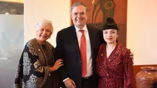 La cantante Mon Laferte recibió su Carta de Naturalización mexicana