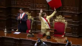 Dina Boluarte toma protesta como Presidenta de Perú