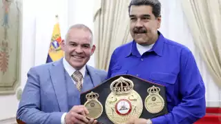 Nicolás Maduro recibe título de campeón honorario de la Asociación Mundial de Boxeo