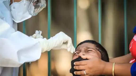Casi 12 mil menores se han contagiado durante la pandemia por COVID-19. Foto: EFE/David Guzmán Casi 12 mil menores se han contagiado durante la pandemia por COVID-19. Foto: EFE/David Guzmán