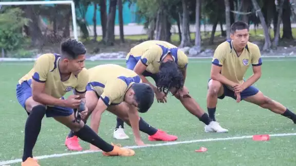 Trabajan en el aspecto físico bajo las indicaciones del preparador físico Gerardo Manzo, y en el trabajo táctico con su director técnico, Carlos Flores Espetia