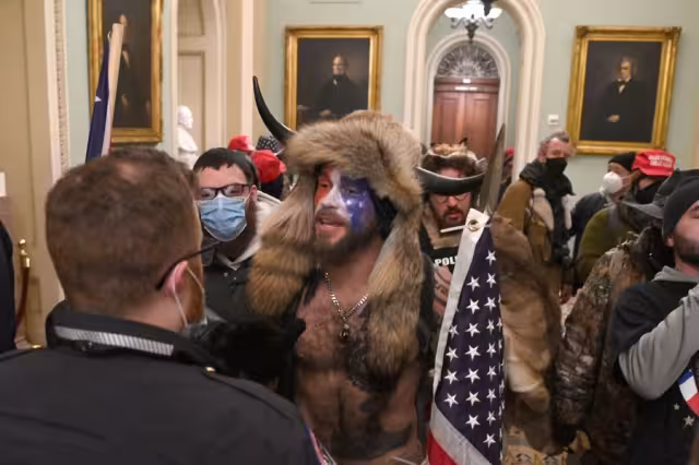 Durante el 2021, simpatizantes de Donald Trump irrumpieron y tomaron el Capitolio de Estados Unidos