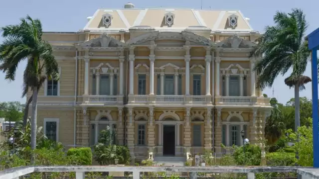 El Palacio de Cantón en uno de los museos más visitados de la Península de Yucatán, sólo por debajo del Museo Maya de Cancún