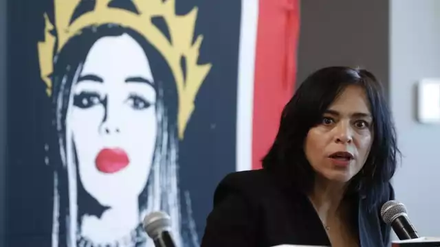 Anabel Hernández escribió el libro "Emma y las otras señoras del narco" en el que involucra a diversos famosos con el narco. Foto: EFE