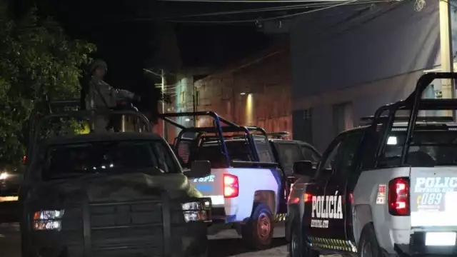 Cuando llegaron al inmueble hallaron a tres hombres muertos al interior y a uno más afuera del establecimiento.