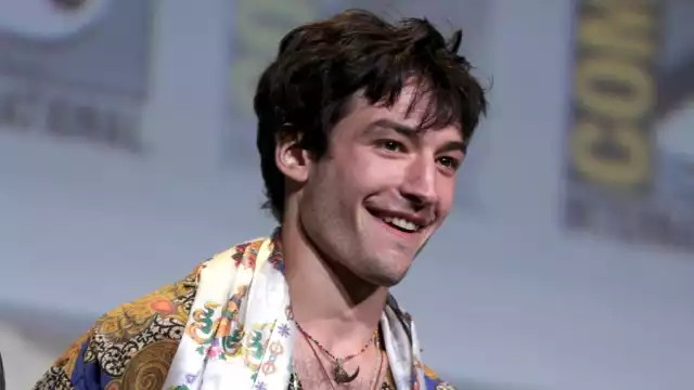 Ezra Miller pagó su fianza y salió de prisión. Foto: Especial