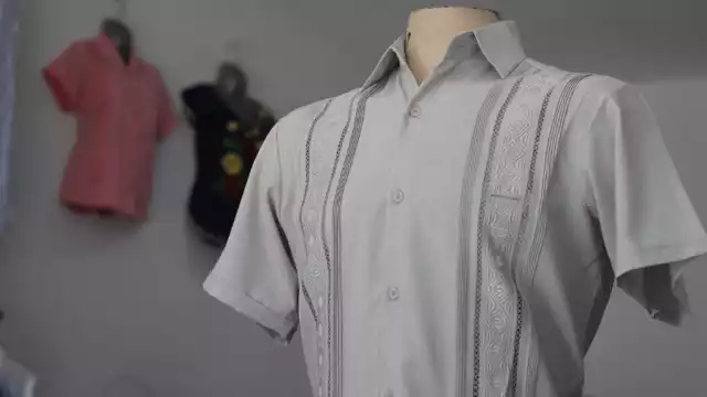 La guayabera es una prenda elegante ideal para zonas calurosas
