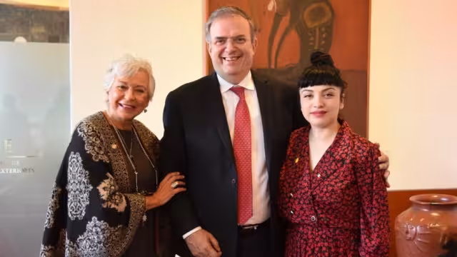 La cantante Mon Laferte recibió su Carta de Naturalización mexicana