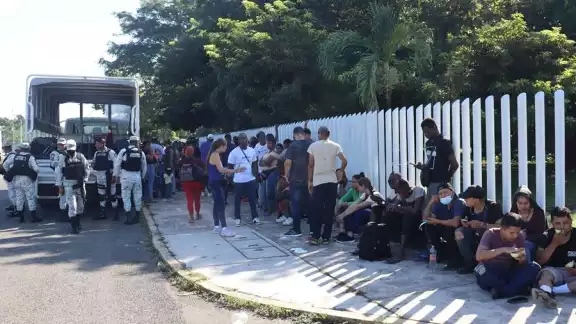 México niega permiso de tránsito a mil migrantes varados en la frontera Sur México niega permiso de tránsito a mil migrantes varados en la frontera Sur