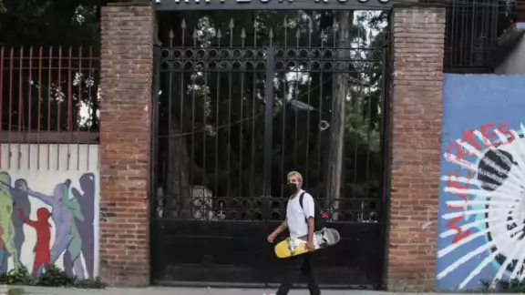 Algunas alcaldías de la CDMX implementarán medidas de seguridad y sanitarias además de la ley seca para evitar repuntes de COVID-19 por Día de Muertos. Algunas alcaldías de la CDMX implementarán medidas de seguridad y sanitarias además de la ley seca para evitar repuntes de COVID-19 por Día de Muertos.